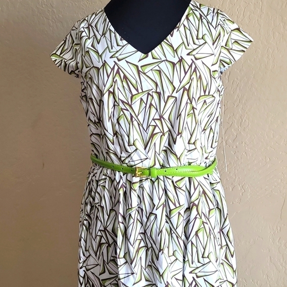 Stylish White and Green Patterned Dress NWT $129 - Picture 2 of 7